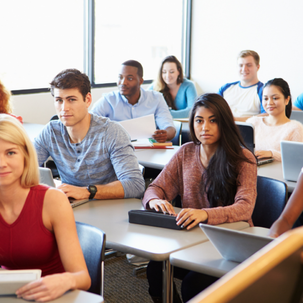 Faculdade em dois anos: vale a pena fazer?